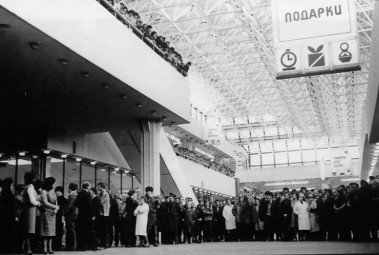 Торговый центр «Омский» открыл свои двери для омичей. 1984 г.